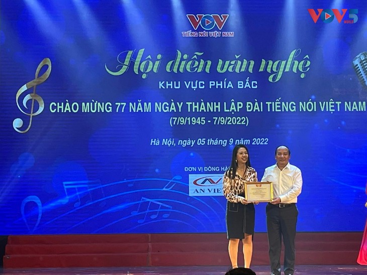 Toàn cảnh Hội diễn văn nghệ quần chúng chào mừng kỷ niệm 77 năm thành lập VOV - ảnh 11