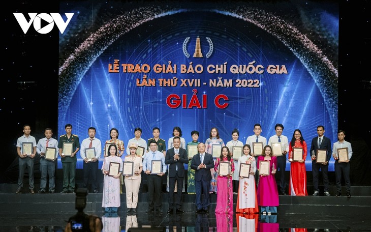 Toàn cảnh Lễ trao Giải Báo chí Quốc gia lần thứ 17 năm 2022 - ảnh 10