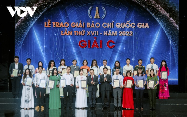 Toàn cảnh Lễ trao Giải Báo chí Quốc gia lần thứ 17 năm 2022 - ảnh 11