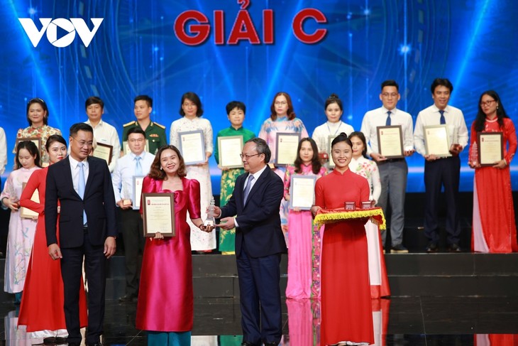 Toàn cảnh Lễ trao Giải Báo chí Quốc gia lần thứ 17 năm 2022 - ảnh 12