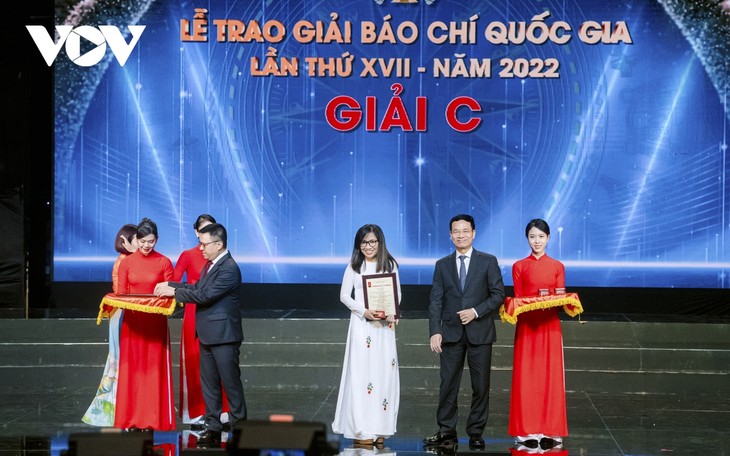 Toàn cảnh Lễ trao Giải Báo chí Quốc gia lần thứ 17 năm 2022 - ảnh 13