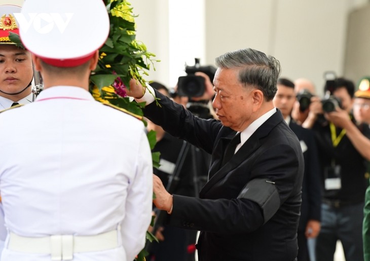 Toàn cảnh lễ viếng Tổng Bí thư Nguyễn Phú Trọng sáng ngày 25/7/2024 - ảnh 54