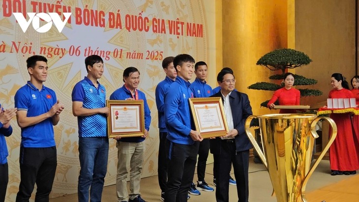 Thủ tướng gặp mặt và trao thưởng Đội tuyển Việt Nam vô địch ASEAN Cup 2024 - ảnh 11