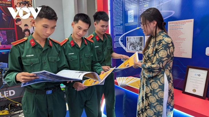 Hội báo toàn quốc 2025: Nhiều hoạt động sôi nổi tại gian trưng bày của VOV - ảnh 4