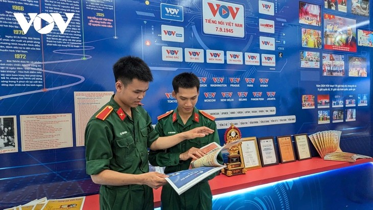 Hội báo toàn quốc 2025: Nhiều hoạt động sôi nổi tại gian trưng bày của VOV - ảnh 7