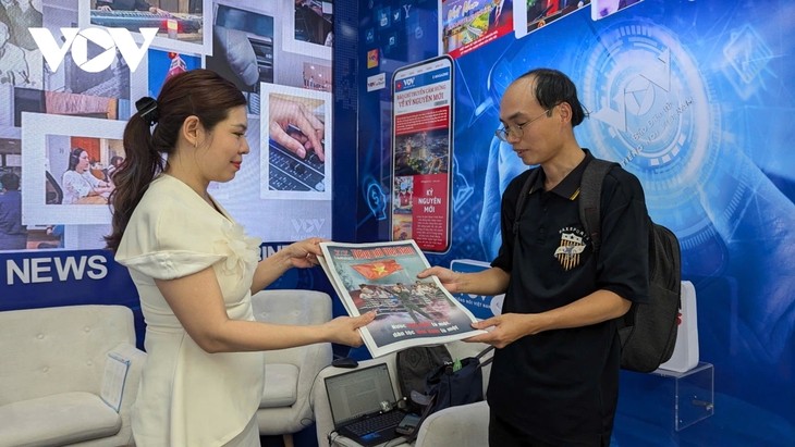 Hội báo toàn quốc 2025: Nhiều hoạt động sôi nổi tại gian trưng bày của VOV - ảnh 8