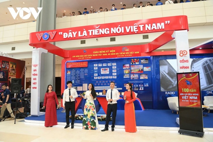 Hội báo toàn quốc 2025: Nhiều hoạt động sôi nổi tại gian trưng bày của VOV - ảnh 13