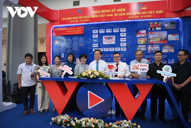 Hội báo toàn quốc 2025: Nhiều hoạt động sôi nổi tại gian trưng bày của VOV - ảnh 14