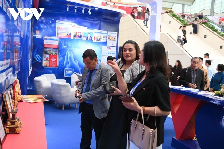 Hội báo toàn quốc 2025: Nhiều hoạt động sôi nổi tại gian trưng bày của VOV - ảnh 17