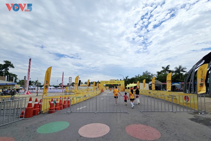 Rực rỡ sắc màu tại đường chạy VTV LPBank - Nhịp điệu xuyên thời gian - ảnh 1