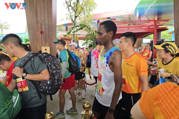 Rực rỡ sắc màu tại đường chạy VTV LPBank - Nhịp điệu xuyên thời gian - ảnh 4