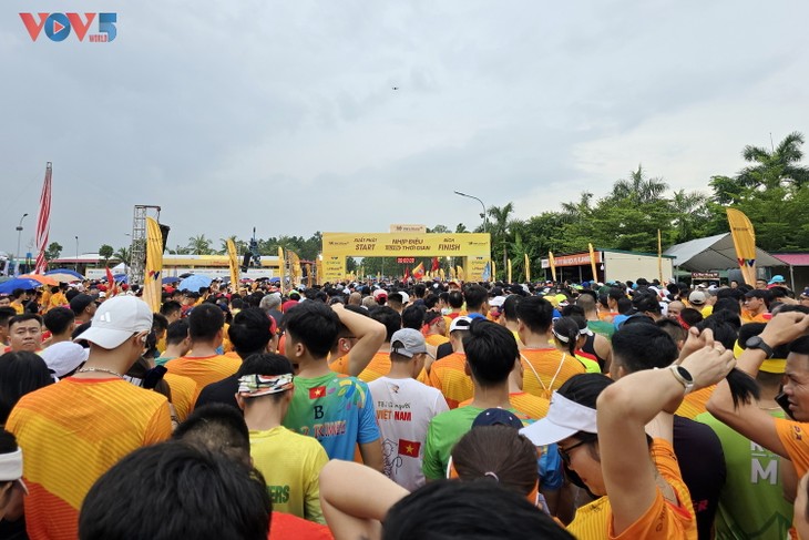 Rực rỡ sắc màu tại đường chạy VTV LPBank - Nhịp điệu xuyên thời gian - ảnh 5