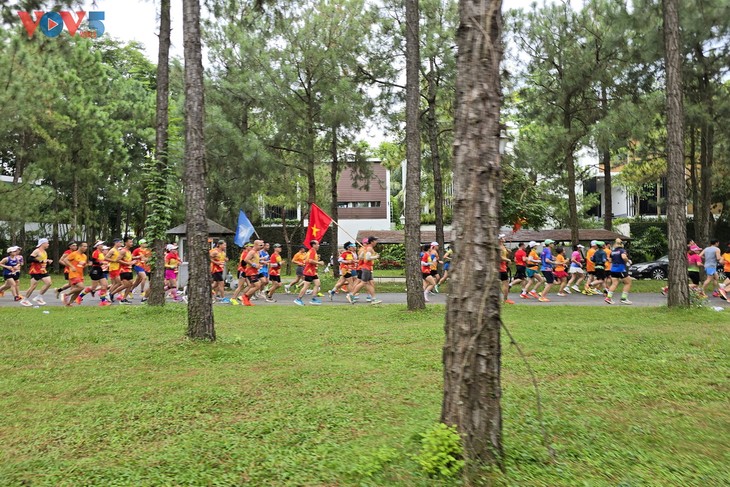 Rực rỡ sắc màu tại đường chạy VTV LPBank - Nhịp điệu xuyên thời gian - ảnh 8