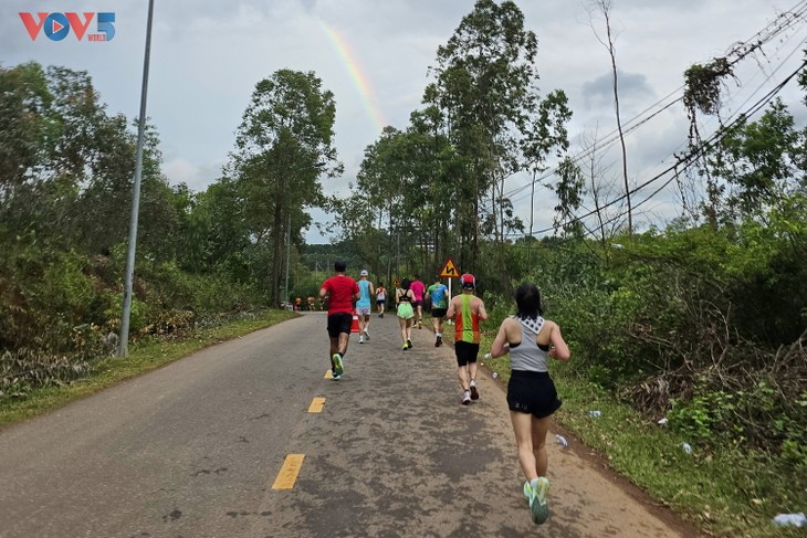 Rực rỡ sắc màu tại đường chạy VTV LPBank - Nhịp điệu xuyên thời gian - ảnh 9