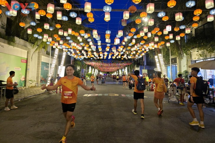 Rực rỡ sắc màu tại đường chạy VTV LPBank - Nhịp điệu xuyên thời gian - ảnh 12