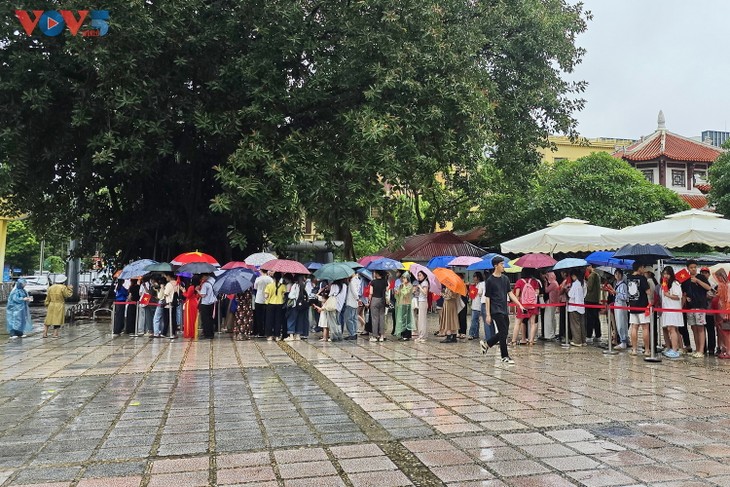 Người dân háo hức trải nghiệm “Trở về thời khắc thiêng liêng“ - ảnh 1