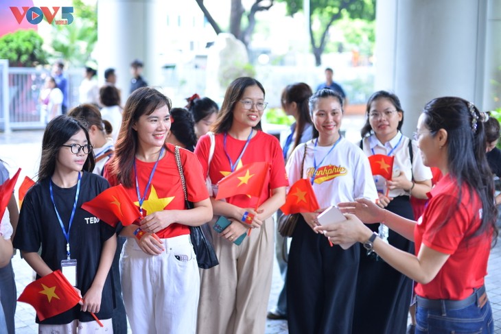 Người dân háo hức trải nghiệm “Trở về thời khắc thiêng liêng“ - ảnh 5