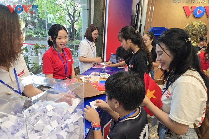 Người dân háo hức trải nghiệm “Trở về thời khắc thiêng liêng“ - ảnh 14