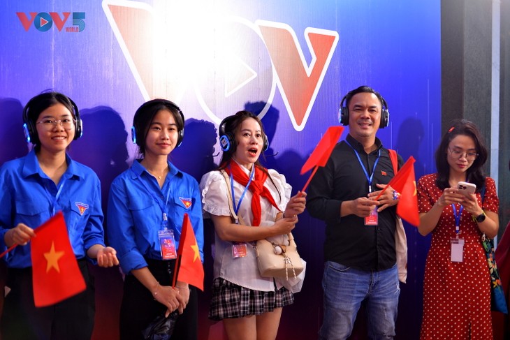 Người dân háo hức trải nghiệm “Trở về thời khắc thiêng liêng“ - ảnh 17