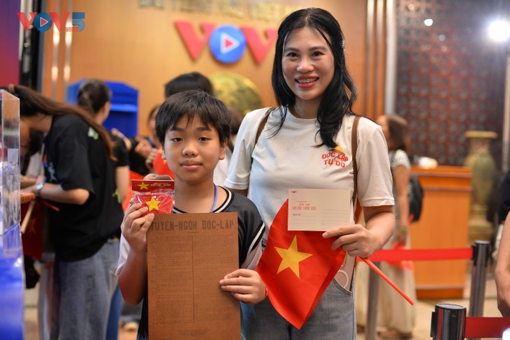 Người dân háo hức trải nghiệm “Trở về thời khắc thiêng liêng“ - ảnh 18