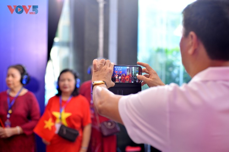 Người dân háo hức trải nghiệm “Trở về thời khắc thiêng liêng“ - ảnh 19