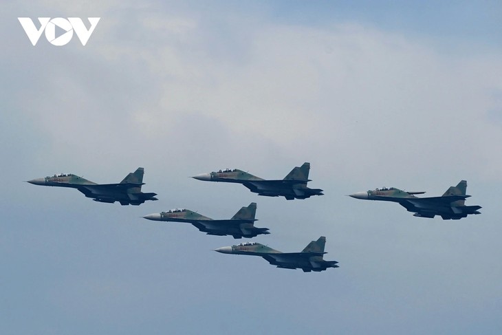 Tổng hợp luyện diễu binh: Tiêm kích, trực thăng bay trên Quảng trường Ba Đình - ảnh 1