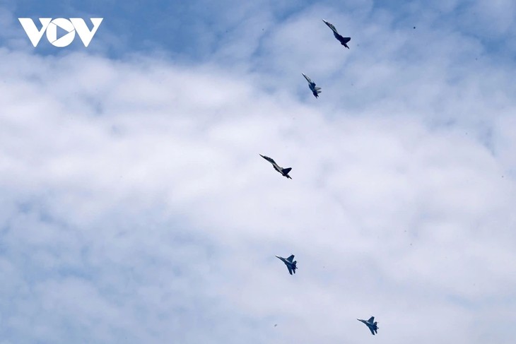 Tổng hợp luyện diễu binh: Tiêm kích, trực thăng bay trên Quảng trường Ba Đình - ảnh 2