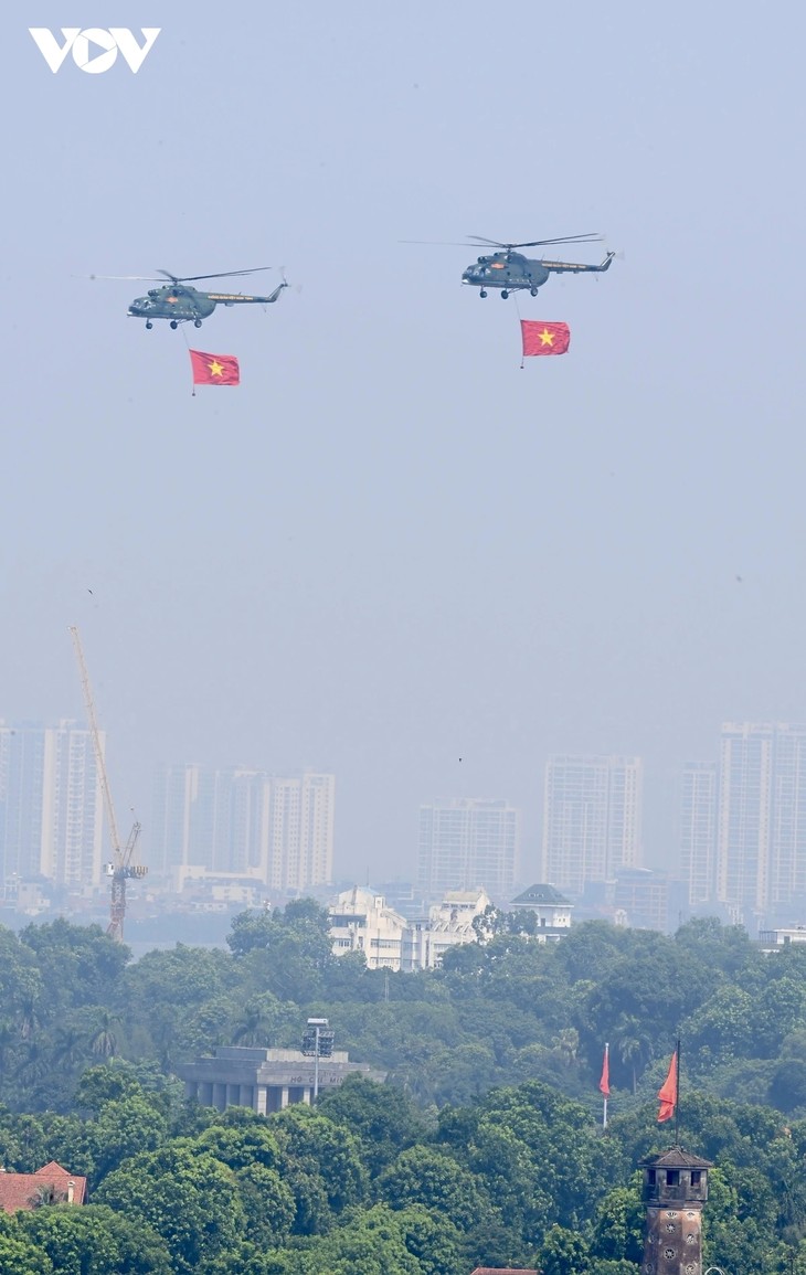 Tổng hợp luyện diễu binh: Tiêm kích, trực thăng bay trên Quảng trường Ba Đình - ảnh 6
