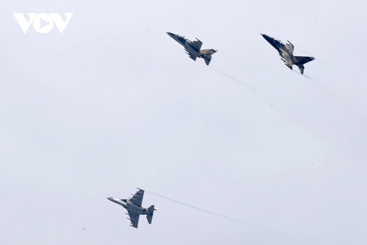 Tổng hợp luyện diễu binh: Tiêm kích, trực thăng bay trên Quảng trường Ba Đình - ảnh 8