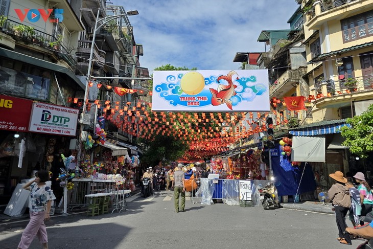 Nhộn nhịp không khí đón Tết Trung thu tại phố cổ Hà Nội - ảnh 1