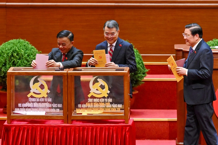 Các đại biểu bỏ phiếu bầu Ban Chấp hành Trung ương Đảng khóa XIV - ảnh 6
