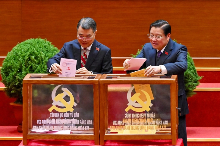 Các đại biểu bỏ phiếu bầu Ban Chấp hành Trung ương Đảng khóa XIV - ảnh 11