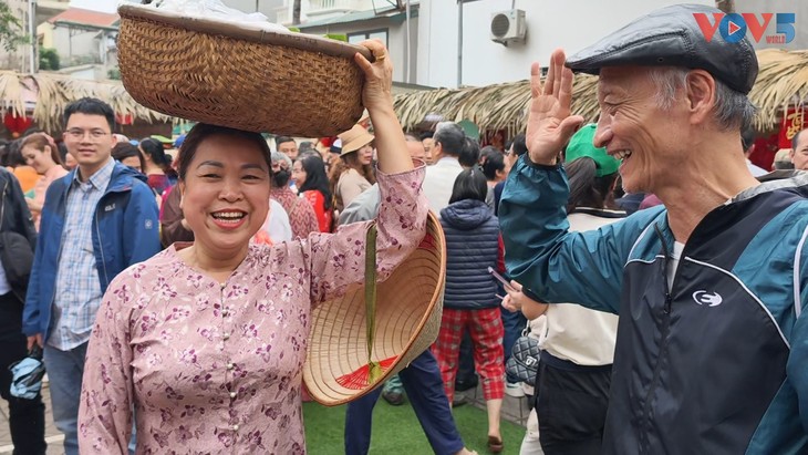 Lễ hội xôi Phú Thượng - Quảng bá di sản tới bạn bè năm Châu - ảnh 15