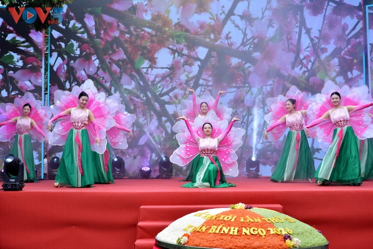 Lễ hội xôi Phú Thượng - Quảng bá di sản tới bạn bè năm Châu - ảnh 17