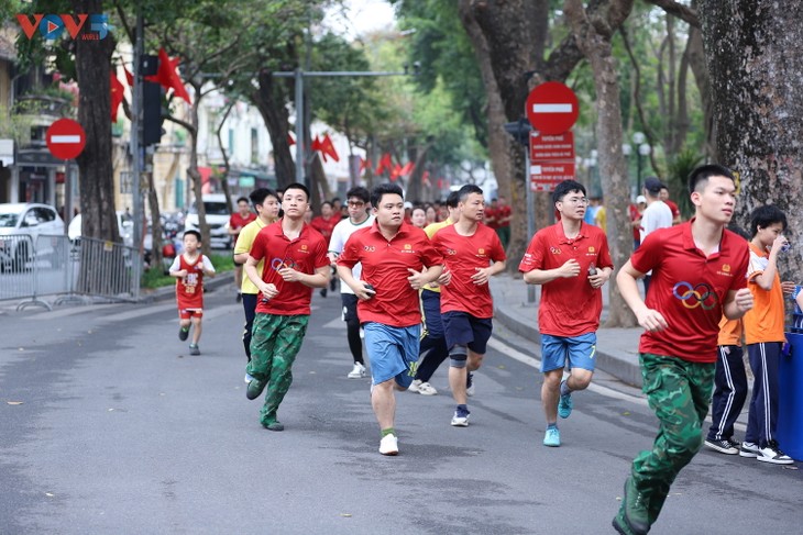 Hàng triệu người tham gia Ngày chạy Vì sức khỏe toàn dân - ảnh 11