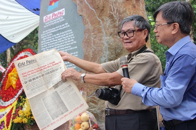 Pose d’une stèle commémorative du journal Giai Phong - ảnh 1