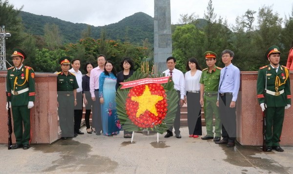 Hommage aux soldats tombés au champ d’honneur  - ảnh 1