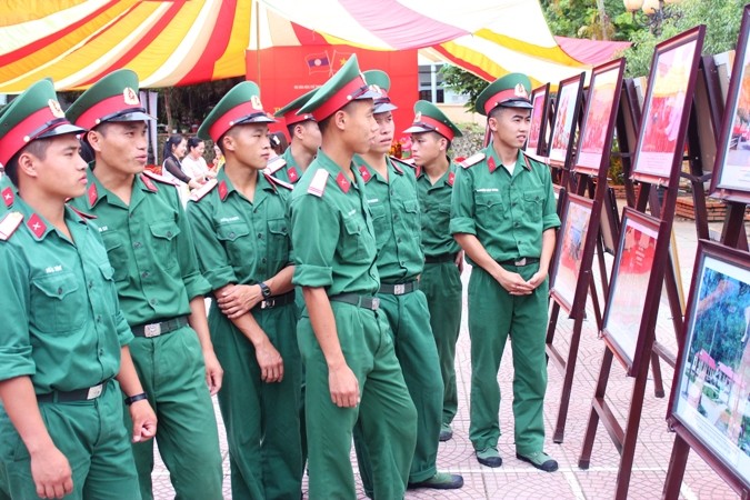 Les relations amicales traditionnelles Vietnam-Laos en exposition - ảnh 2