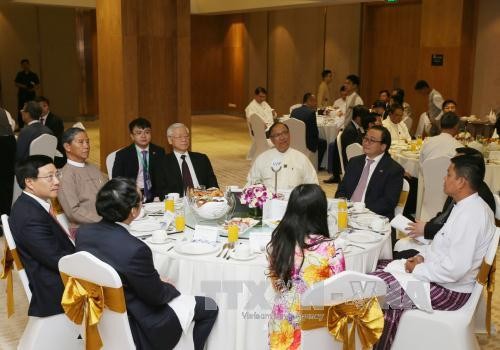 Nguyen Phu Trong rencontre des chefs d’entreprises vietnamiennes et birmanes - ảnh 1