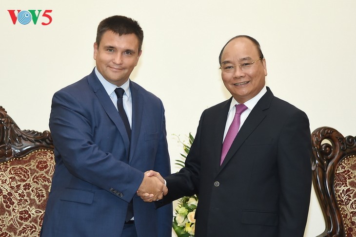 Nguyen Xuan Phuc reçoit Pavlo Klimkin et Maite Nkoana Mashabane - ảnh 1