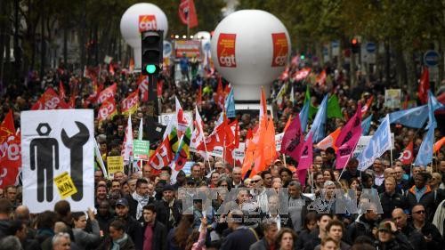 France: Les fonctionnaires dans la rue contre les mesures du gouvernement - ảnh 1