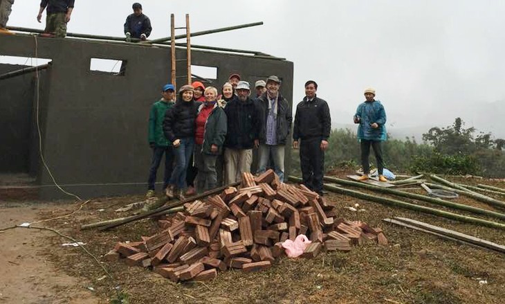 Mener à bien des projets humanitaires de ses propres mains… - ảnh 2