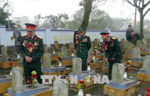 Les vétérans de l’offensive du printemps 1968 retournent sur les anciens champs de bataille à Quang  - ảnh 1