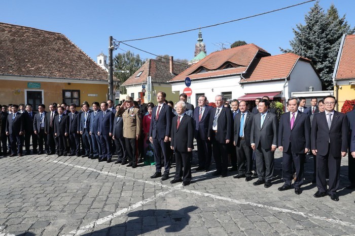 Nguyên Phu Trong visite Szentendre - ảnh 2