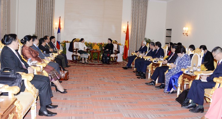 FPAP-27: Nguyên Thi Kim Ngân rencontre son homologue laotienne Pany Yathotou  - ảnh 1