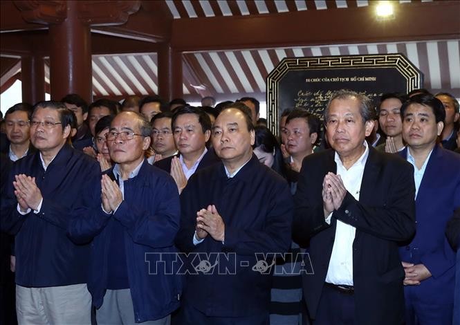 Têt: Nguyên Xuân Phuc rend hommage au président Hô Chi Minh - ảnh 1