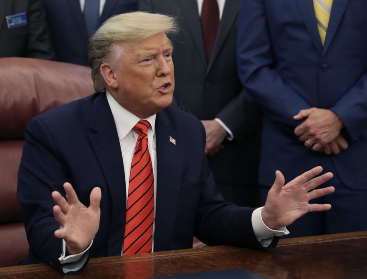 Coronavirus: Trump veut rassurer, dénonce la «panique» propagée par les médias - ảnh 1