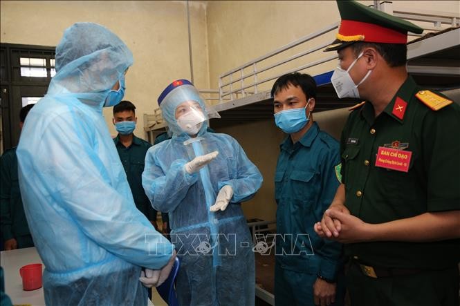 Dang Thi Ngoc Thinh rencontre les soldats en première ligne contre le Covid-19 - ảnh 1