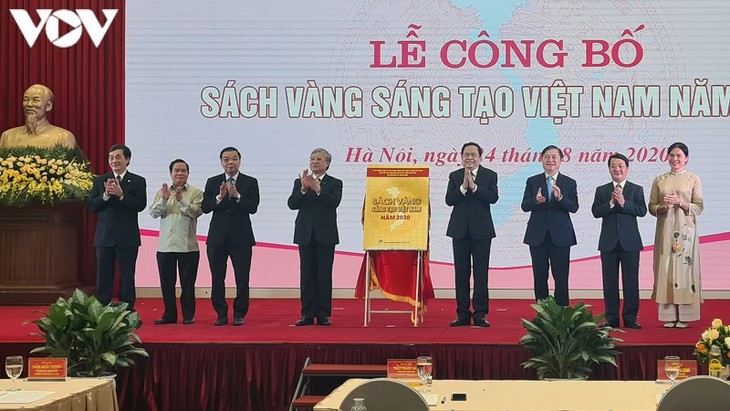 Publication du Livre d’or sur la créativité du Vietnam en 2020 - ảnh 1