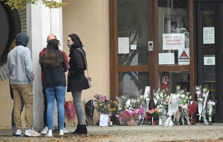 France : Les rassemblements en hommage à Samuel Paty dans le Sud-Ouest - ảnh 1